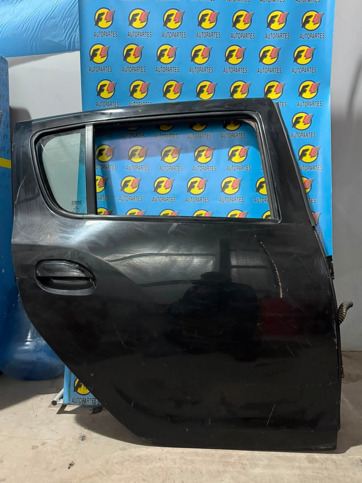Puerta trasera derecha Renault Sandero