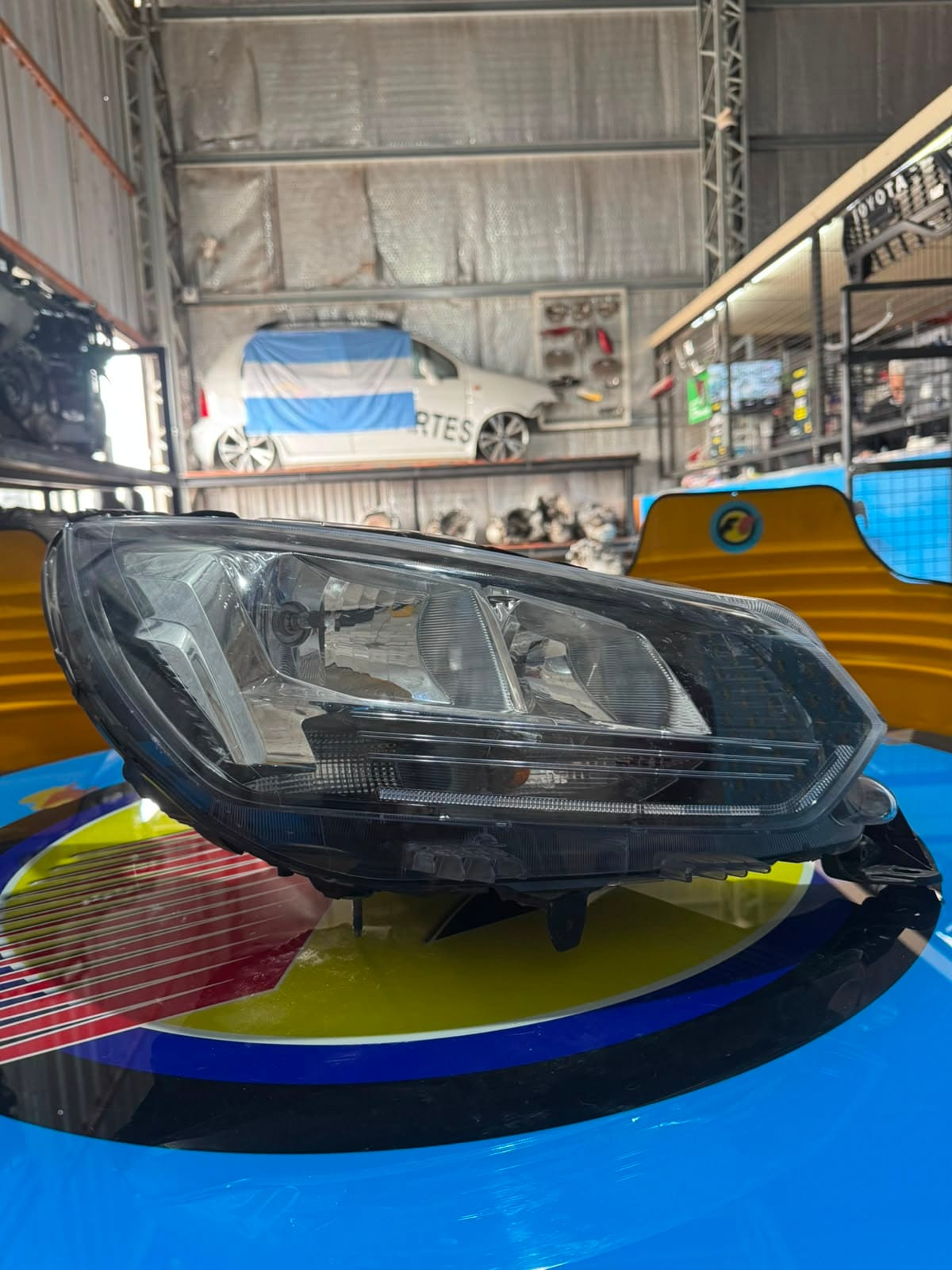 Optica delantera derecha Peugeot 208