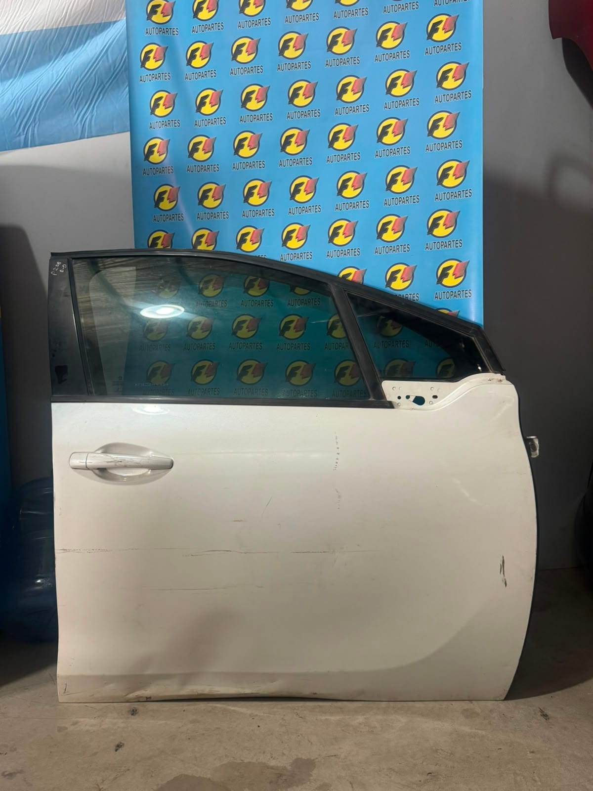 Puerta delantera derecha Peugeot 208